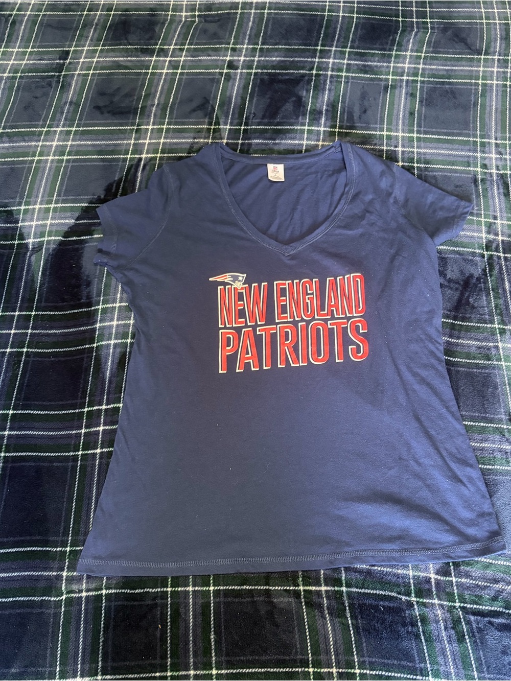 NFL TEAM APPAREL Navy blue New England Patriots v-neck. Size L.
